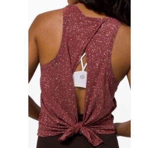 Lululemon size 4 all tied up burgundy red paint splatter